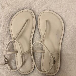 White leather thong t-strap flat sandals size 7